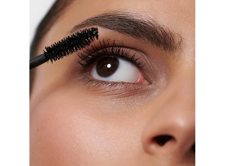 3160560-volume-mascara-model-01-02-420005983n4pHzC5xnmGxO.jpg